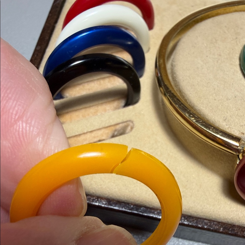 Vintage Gucci Gold Watch with Colorful Bezels - Picture 11 of 15